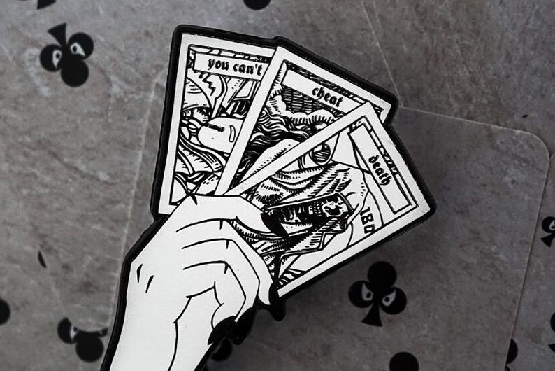 Pin's en email main tarot