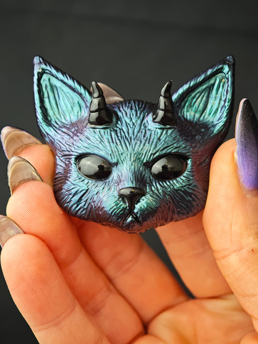 Magnet Evil cat bleu duochrome violet
