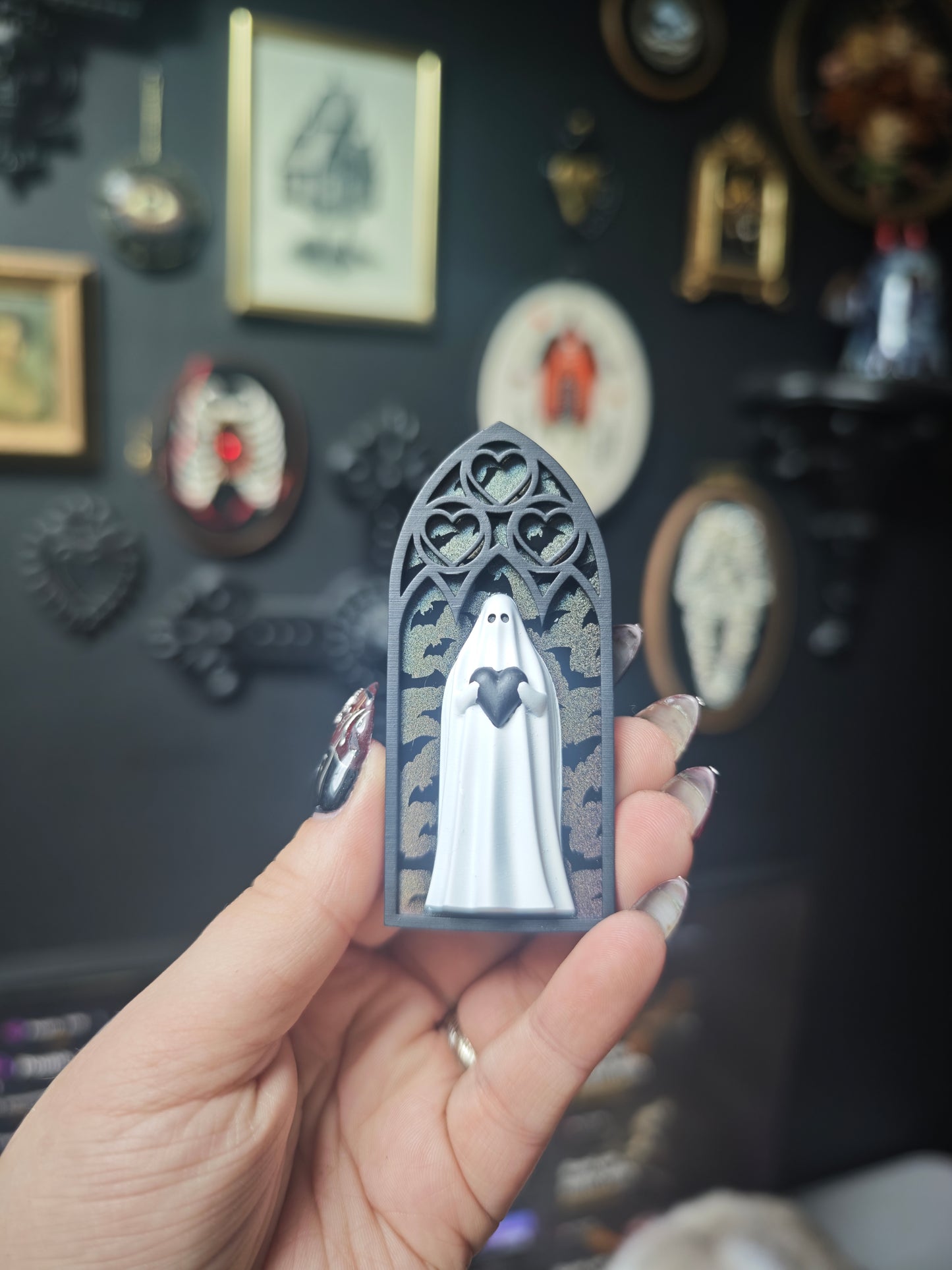 Magnet fantôme cathédrale holographique chauve souris arche coeur
