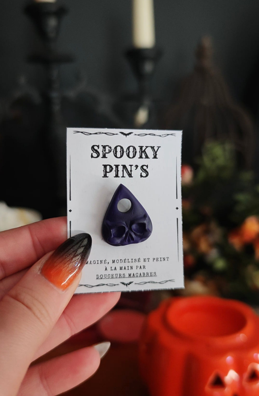 Spooky pin's crâne violet