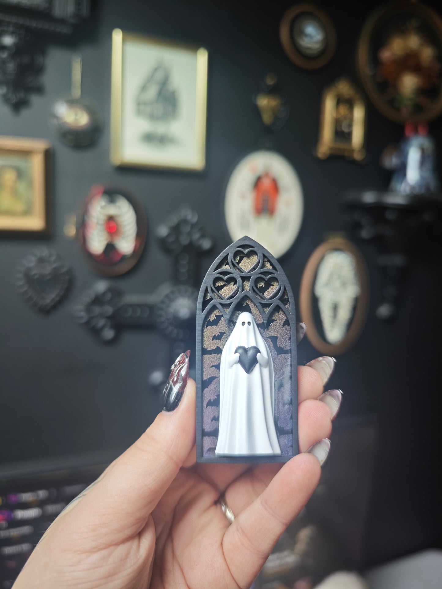 Magnet fantôme cathédrale holographique chauve souris arche coeur