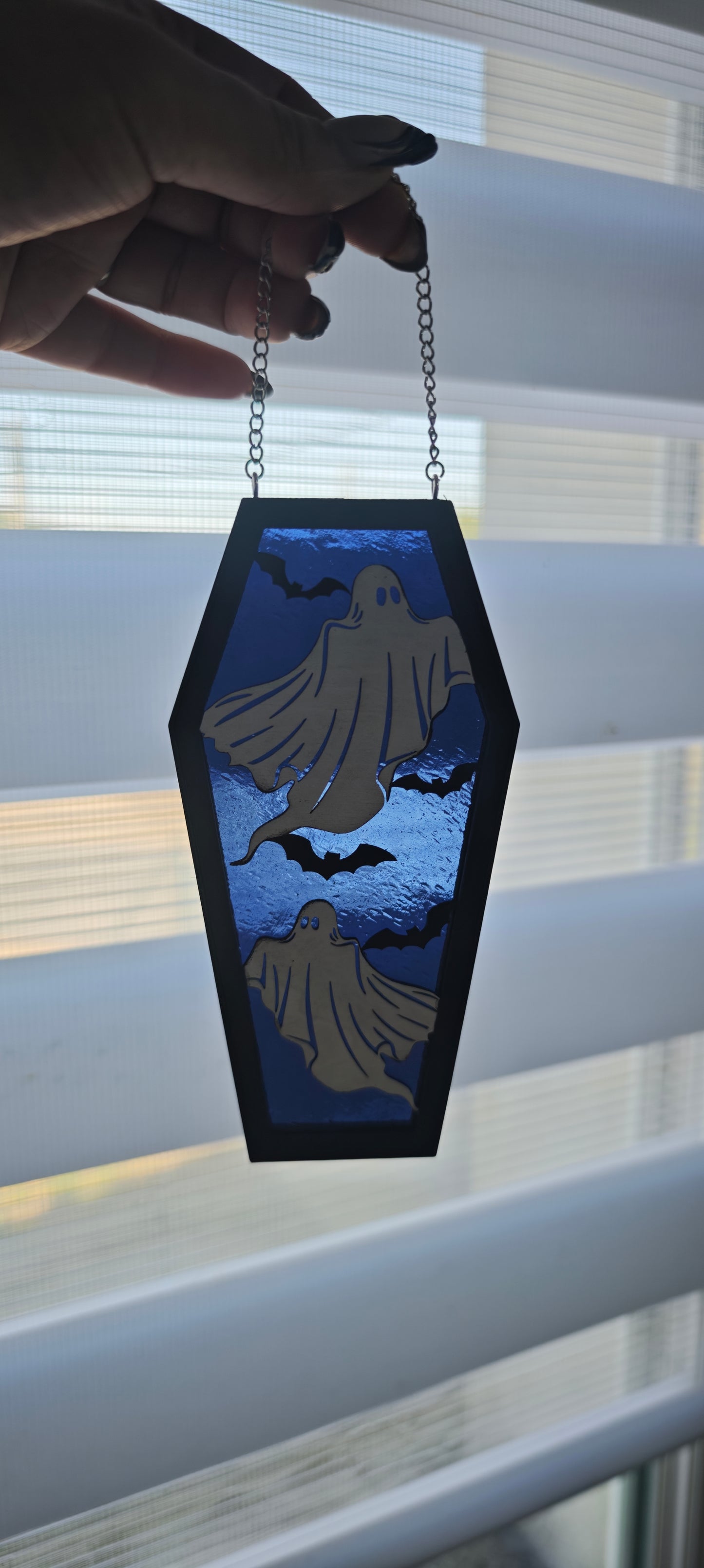 Cercueil verre bleu nuit fantômes