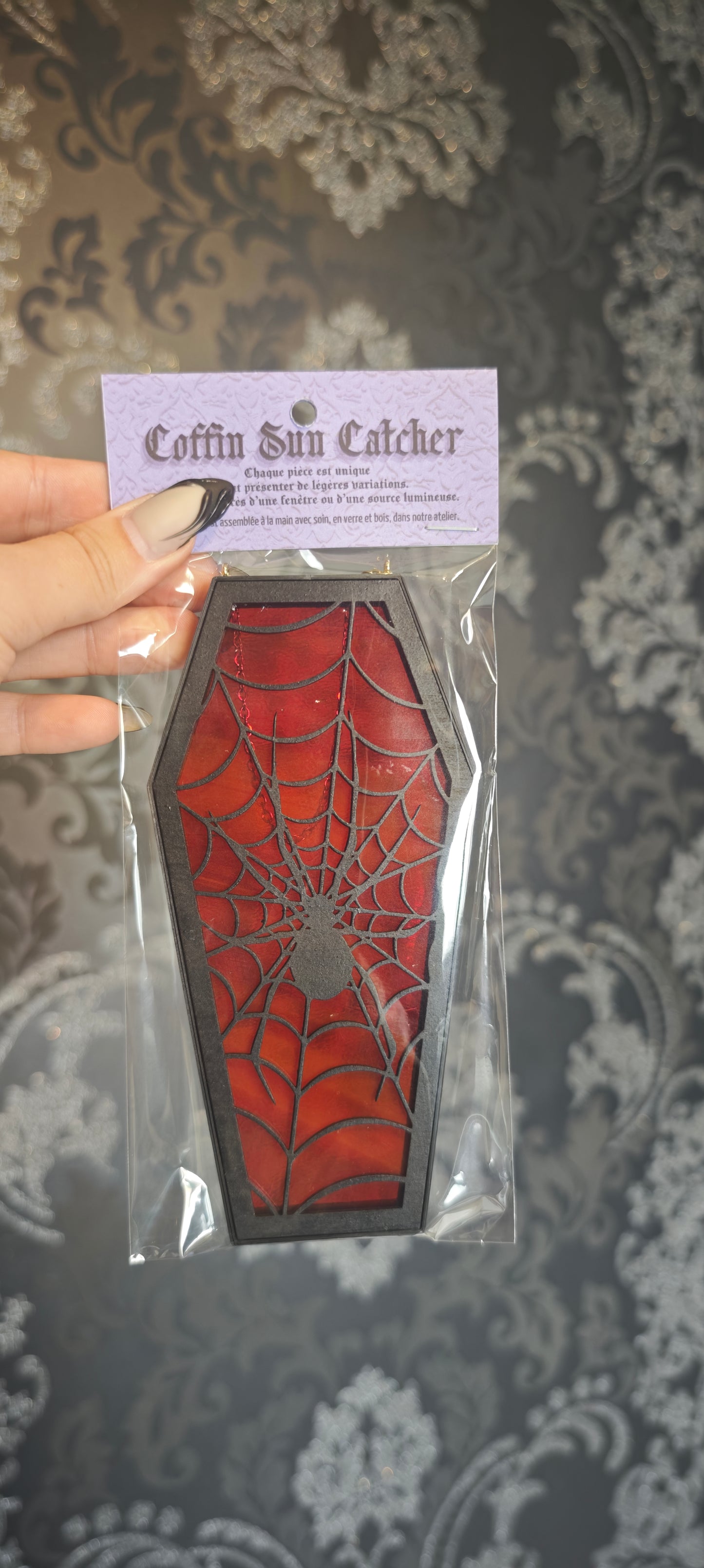 Cercueil verre araignée rouge