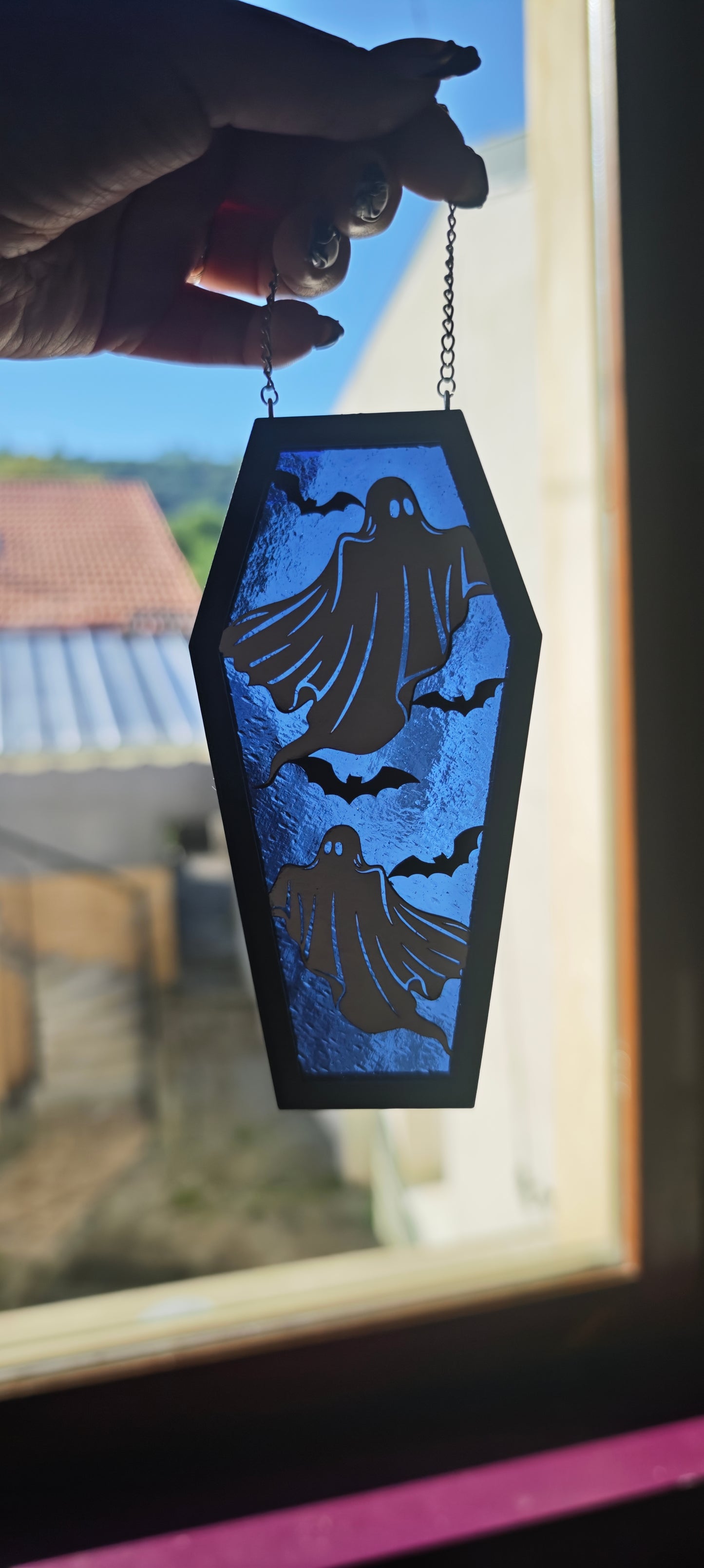 Cercueil verre bleu nuit fantômes