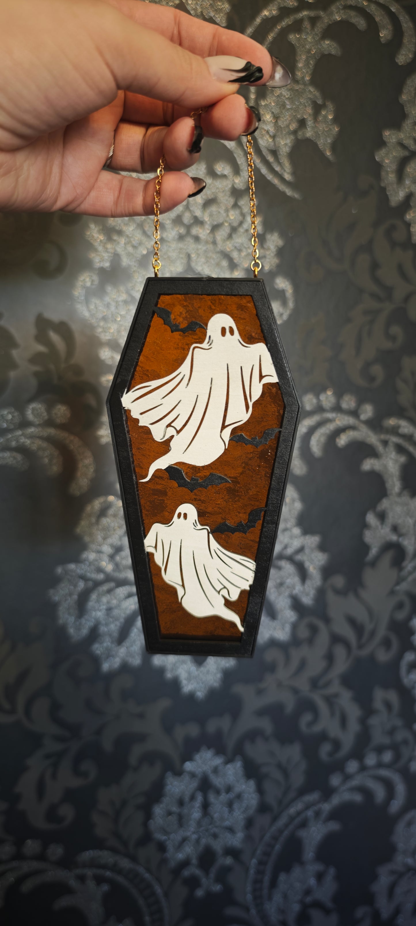 Cercueil verre ambré fantômes