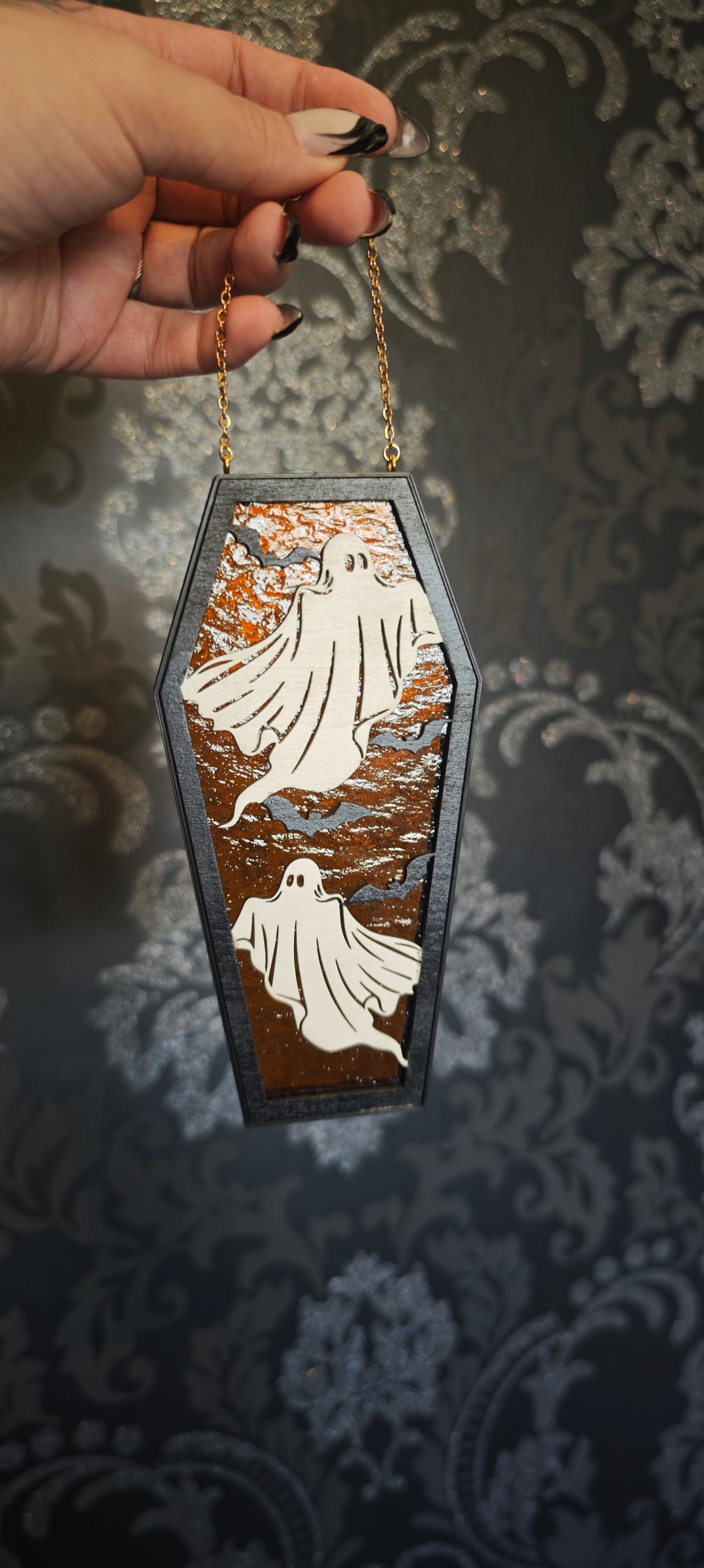 Cercueil verre ambré fantômes
