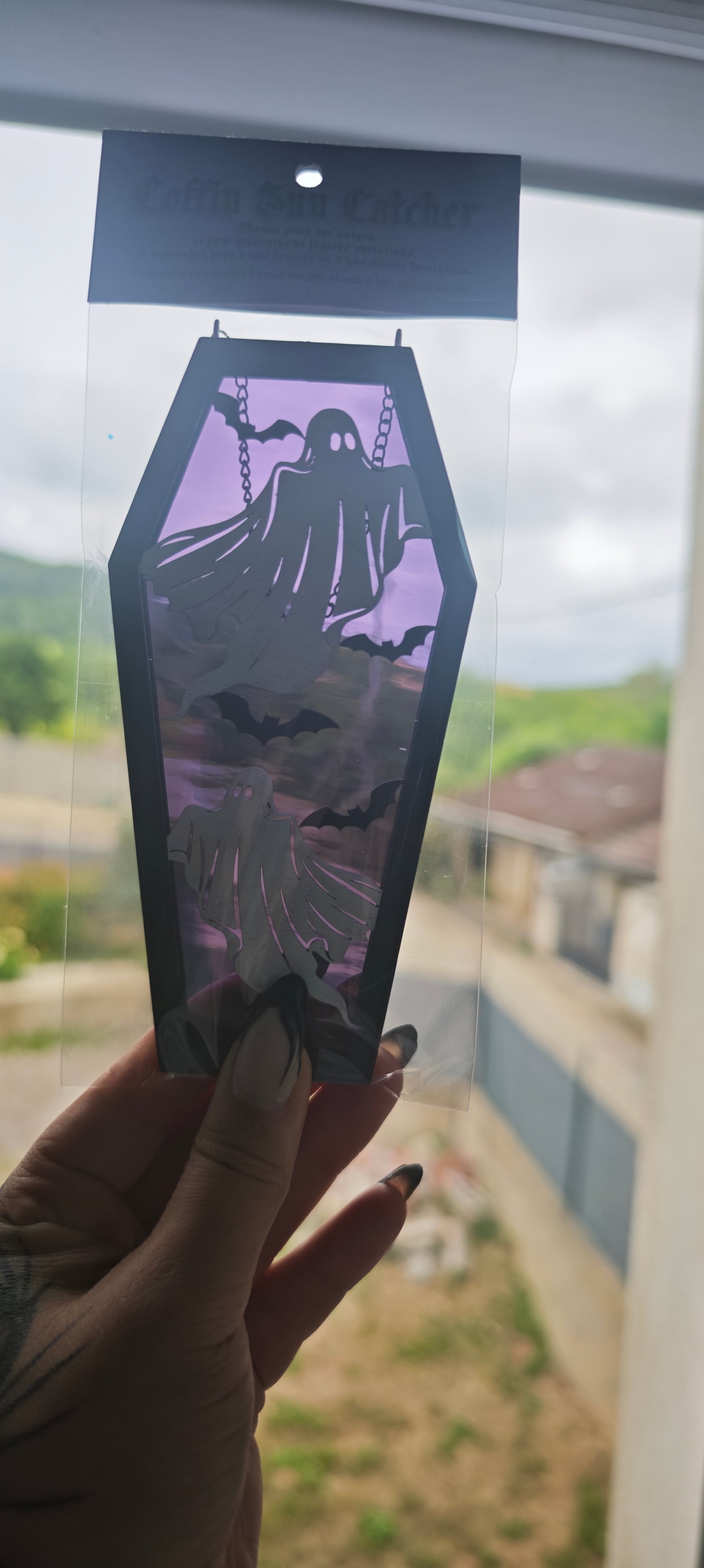 Cercueil verre fantômes violet froid