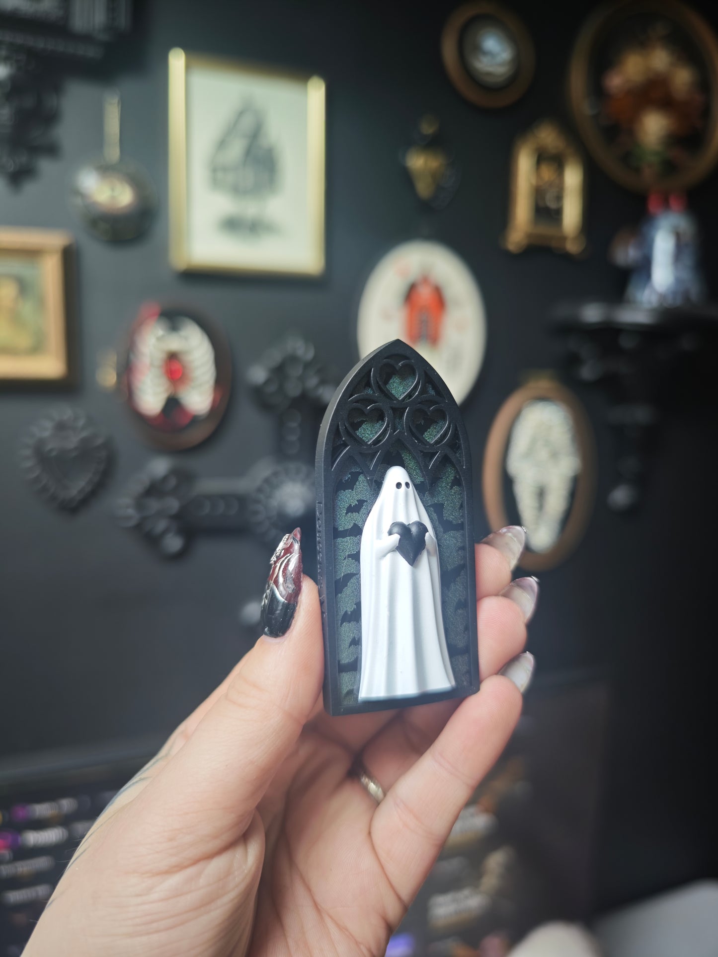 Magnet fantôme cathédrale holographique chauve souris arche coeur