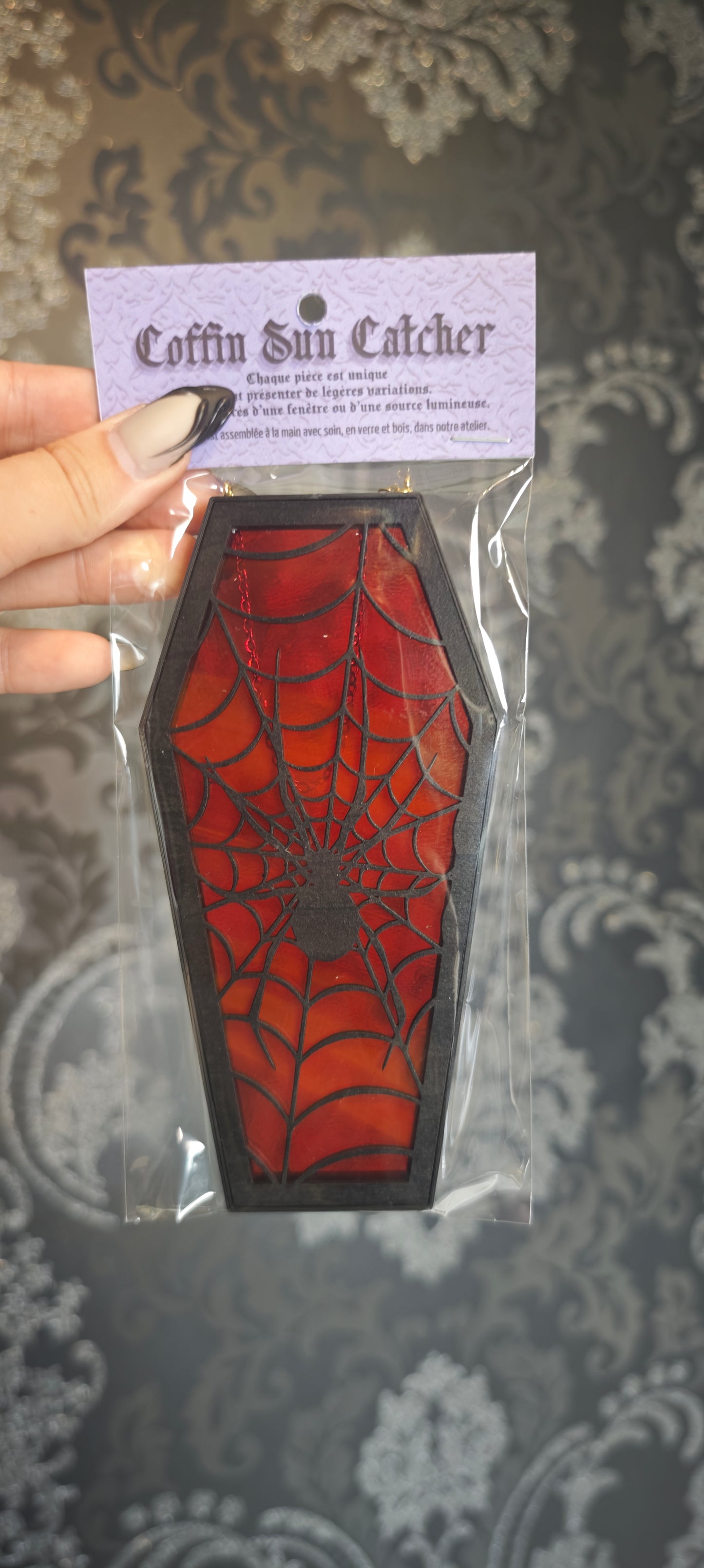 Cercueil verre araignée rouge