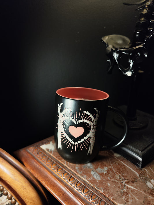 Bougie gourmande mug mains squelette