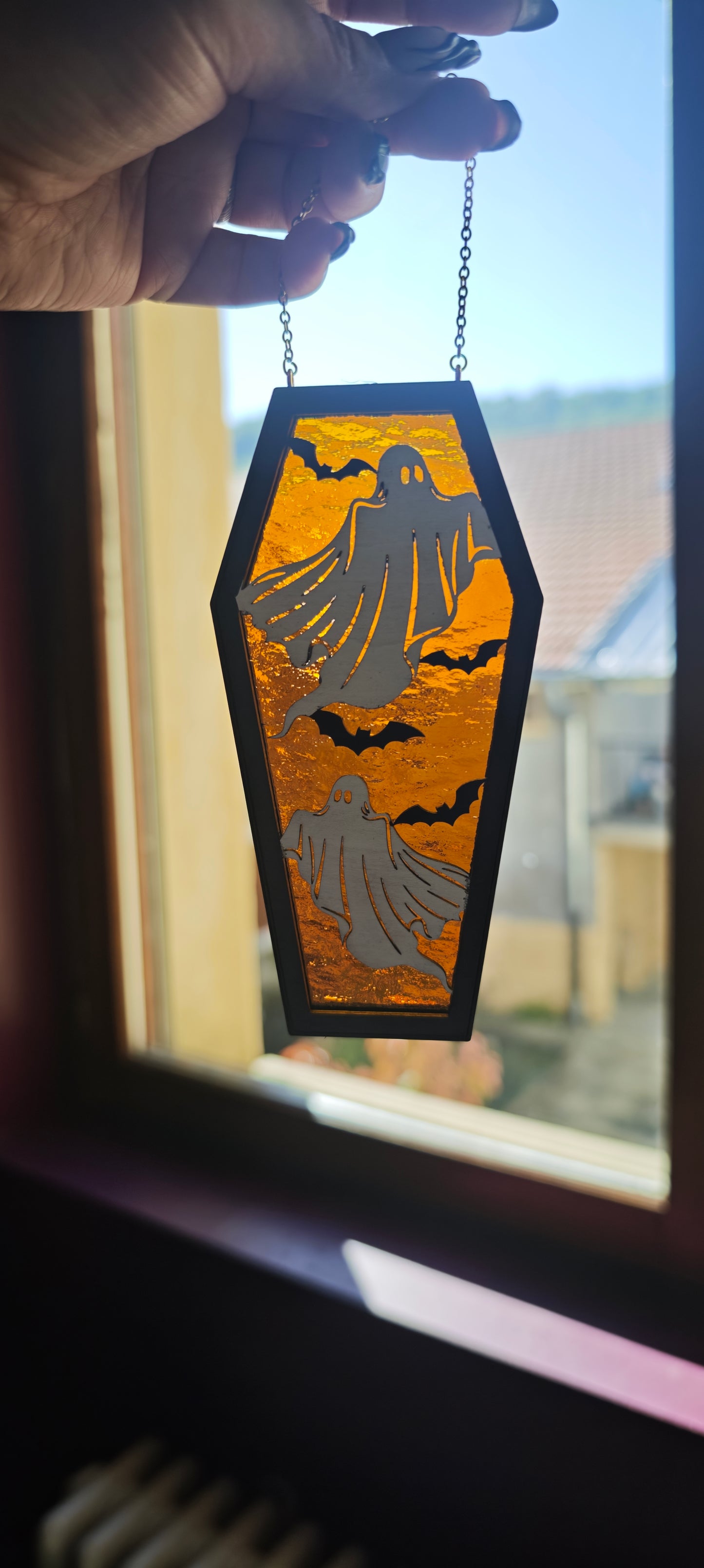 Cercueil verre ambré fantômes