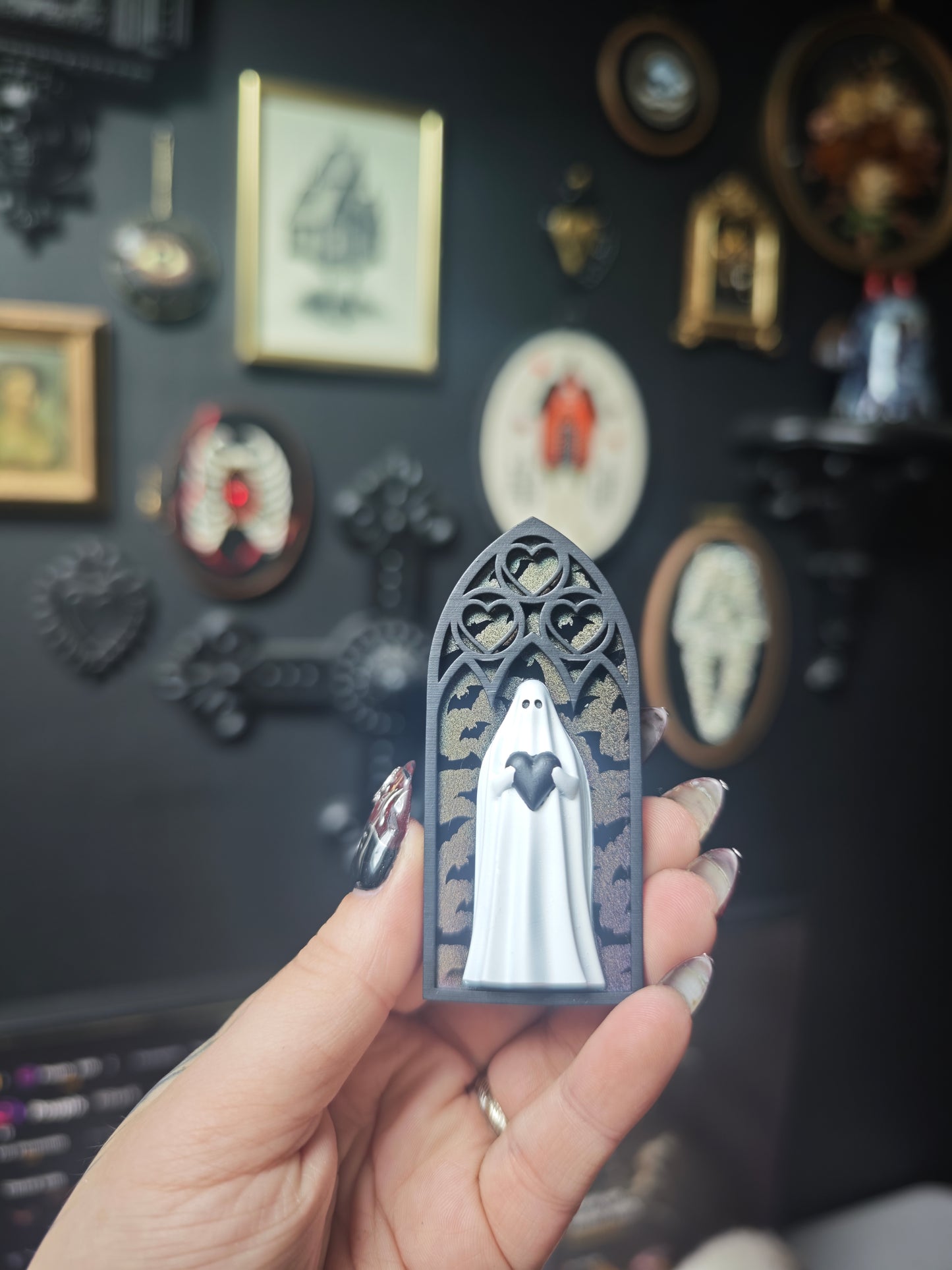 Magnet fantôme cathédrale holographique chauve souris arche coeur