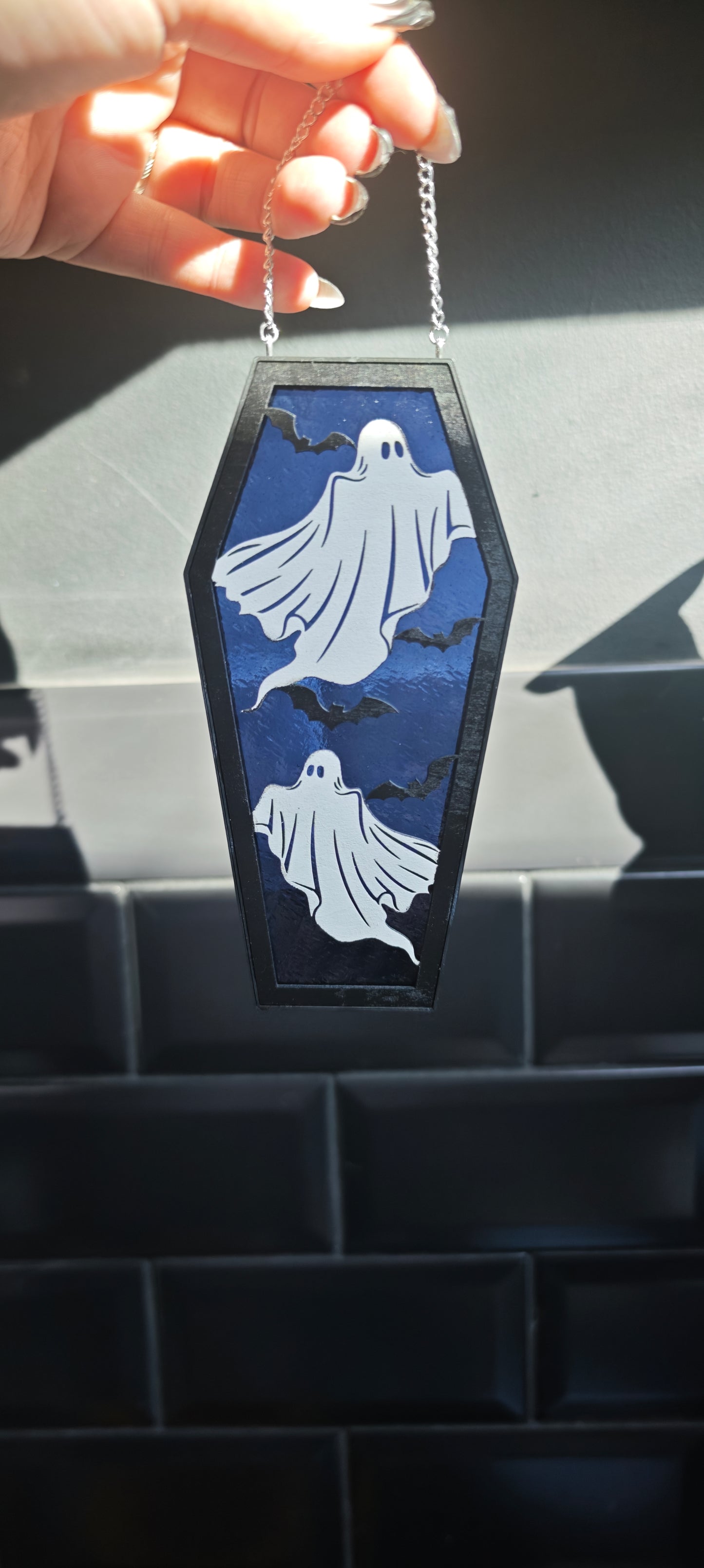 Cercueil verre bleu nuit fantômes
